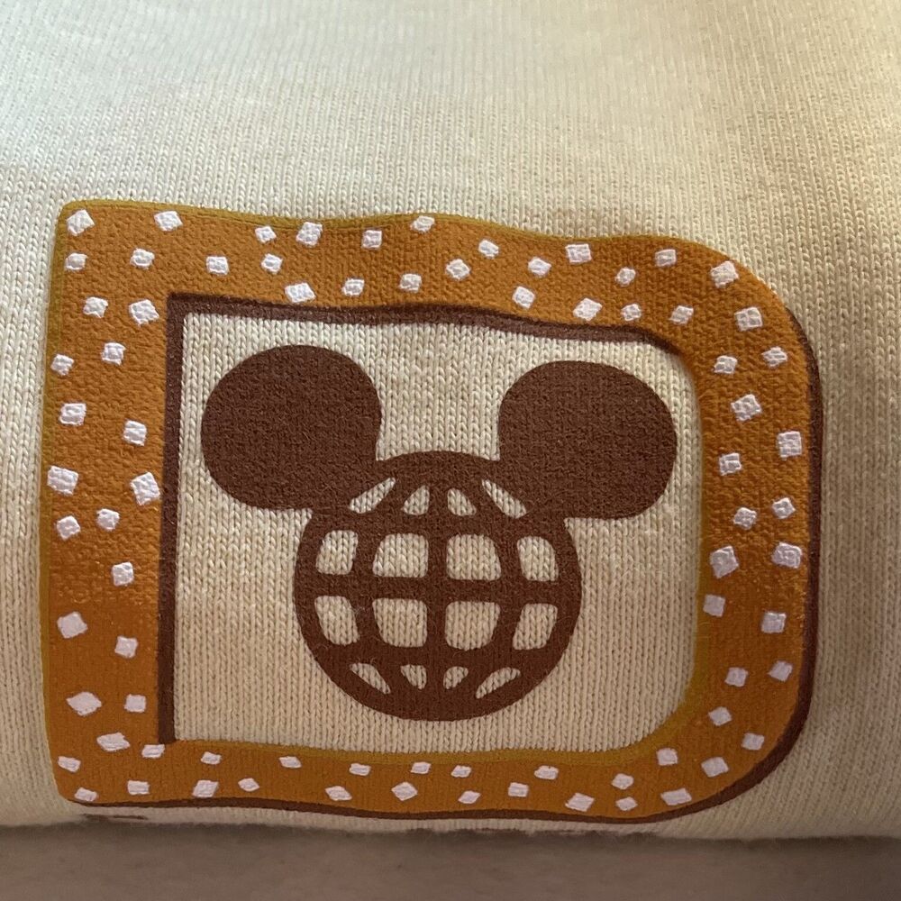 Disney Parks 2022 Scented Mickey Mouse Pretzel Adult Spirit Jersey World sz M - Picture 6 of 14
